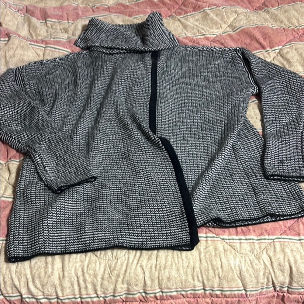 Charlie Paige poncho sweater Women's Black and Gray size xl